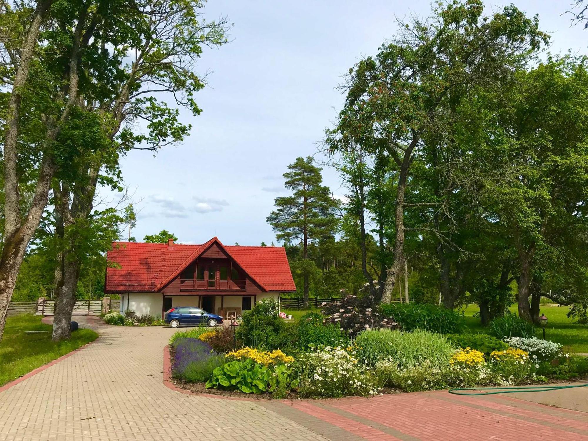 Pilskalni Hotel Ivande Ngoại thất bức ảnh